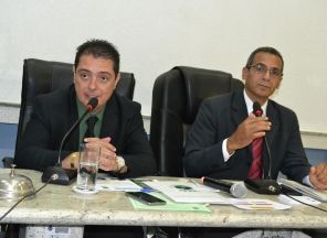 Waltinho Assis, presidente da Câmara; e Hélio Ribeiro, presidente do Parlamento